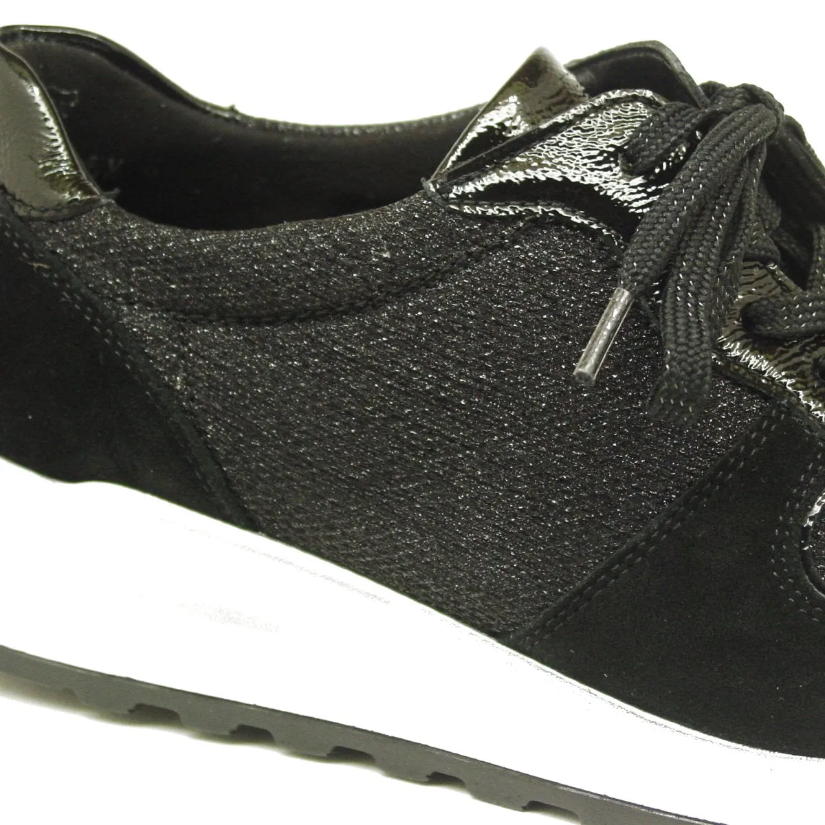 Nila Black
